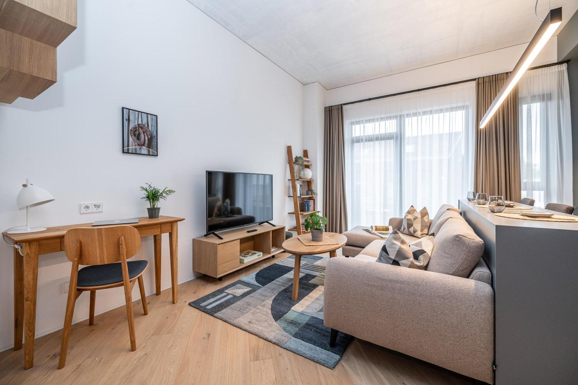 Cohost I Garage Parking Included, Spacious, Lovely W-balcony At Paupys Apartament Wilno