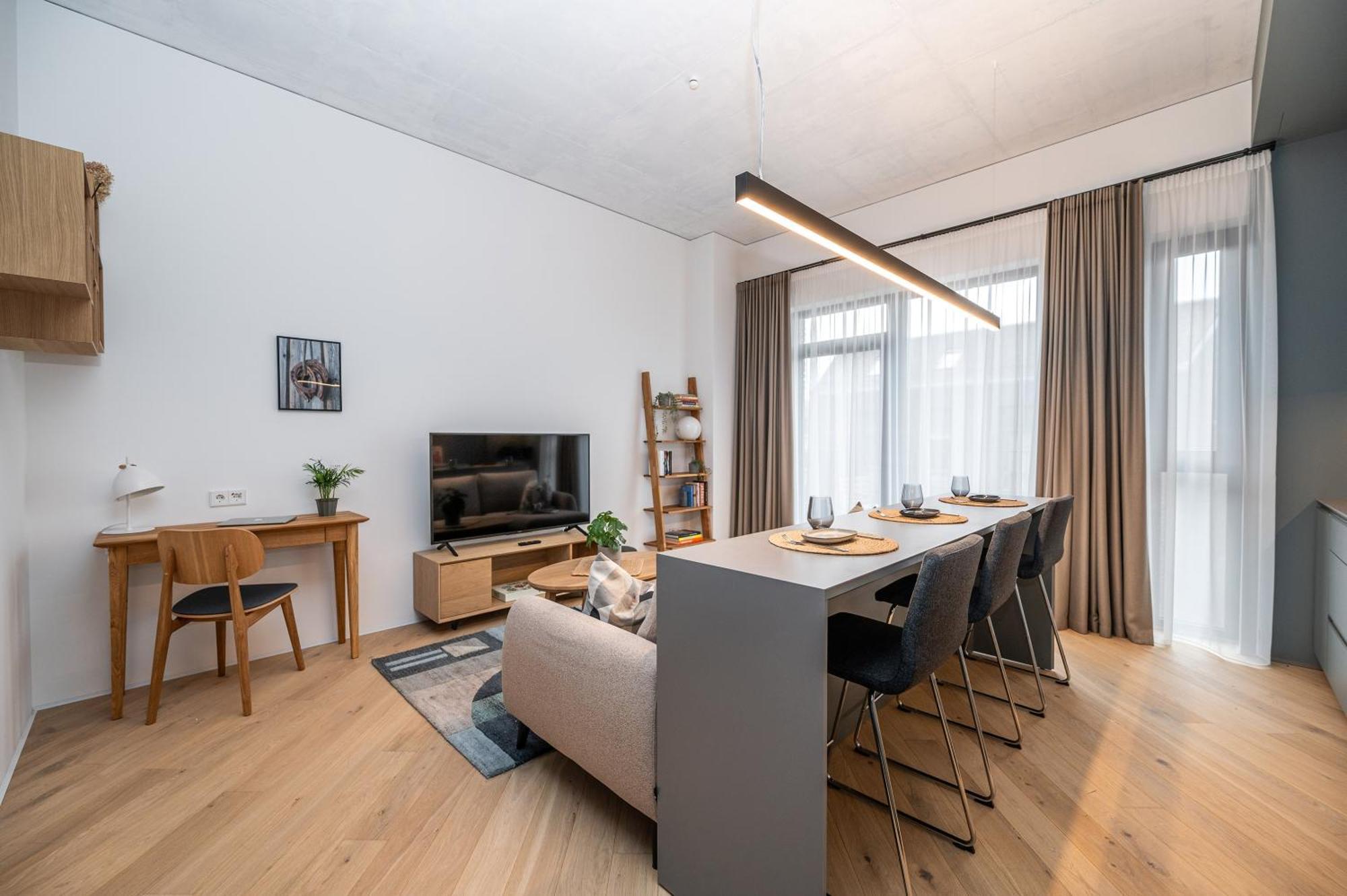 Cohost I Garage Parking Included, Spacious, Lovely W-balcony At Paupys Wilno
